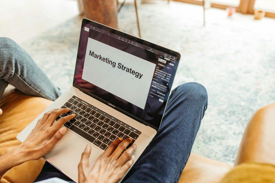 Marketing tactics icon with upward trending graph and lightbulb for ideas