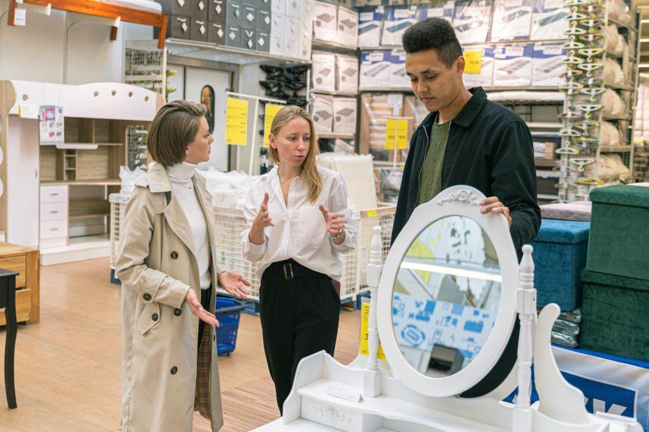 Psychology influencing consumer buying decisions, impulse purchases, and pricing perceptions.